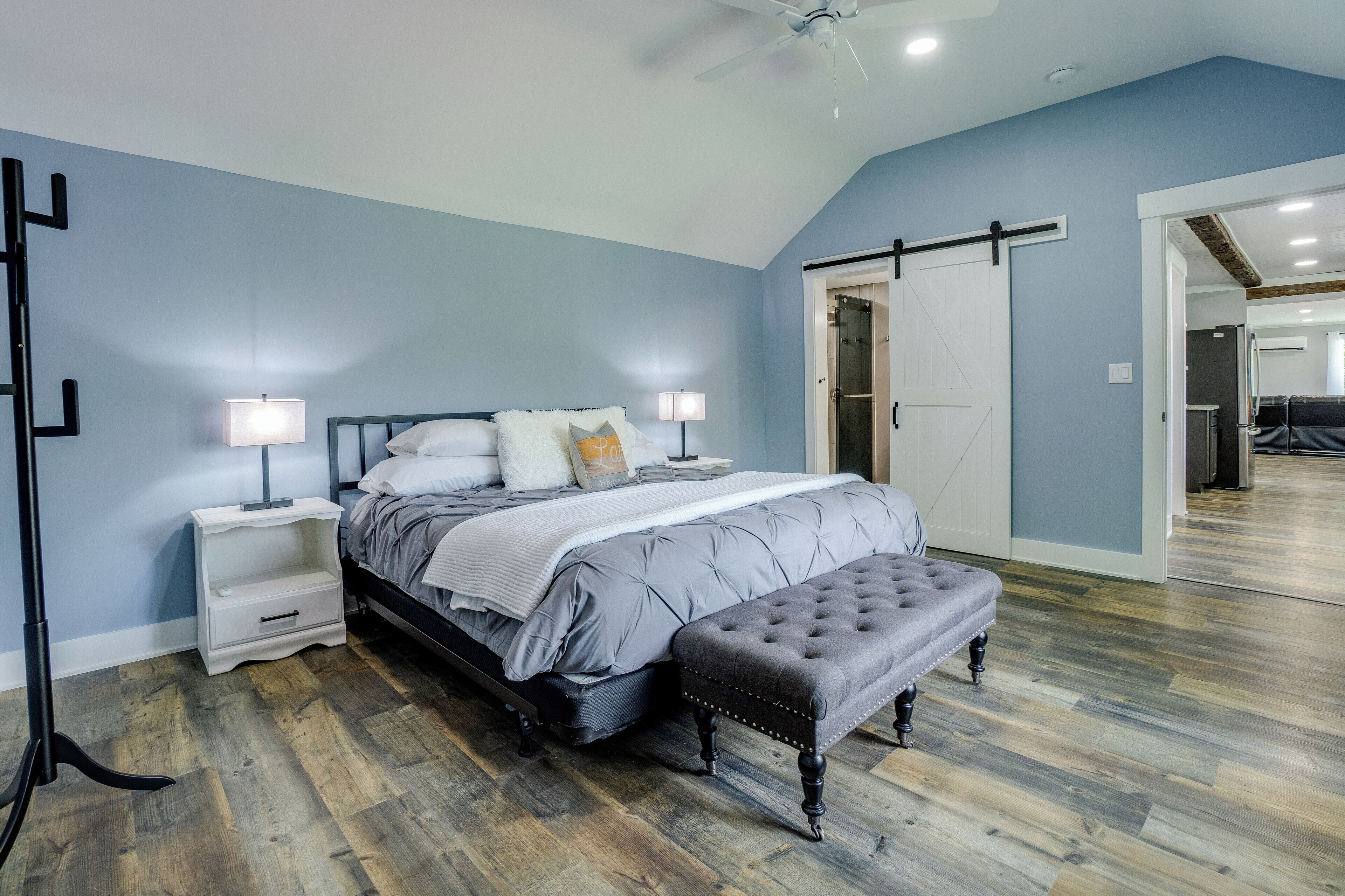 4 dormitorios, tabla de planchar con plancha, wifi gratis y ropa de cama