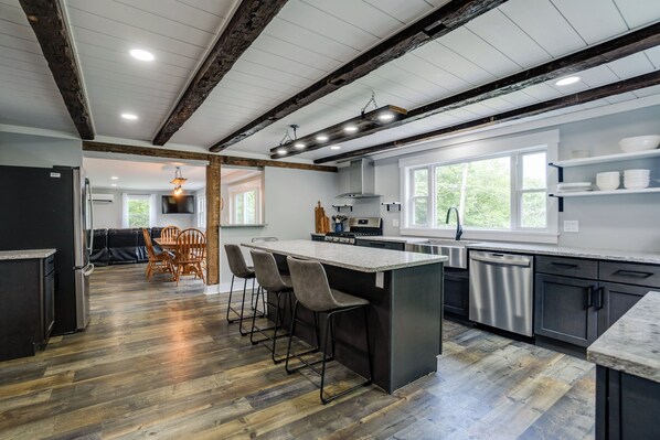 ثلاجة، ميكروويف، فرن، موقد طهي مسطح