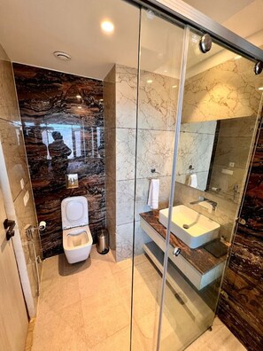 Royal Room, Valley View | Bathroom