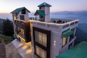 Front of property - evening/night - The Seasons Dalhousie (Dalhousie)