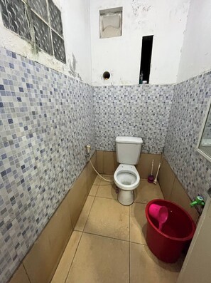 Deluxe-Doppelzimmer | Badezimmer | Dusche, Handtücher