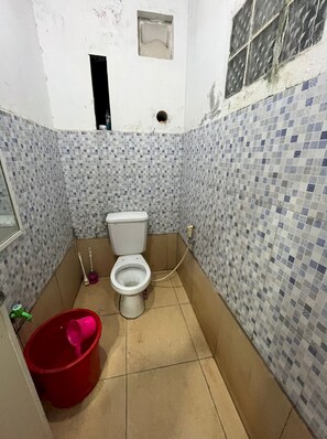 Standard Double Room | Bathroom | Shower, towels - Hotel O Kenari Residence (Depok)