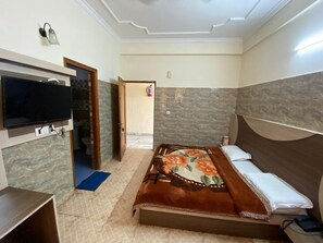 1 habitación, escritorio y espacio para trabajar con laptop 