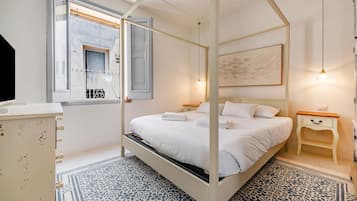 Family Apartment, Multiple Bedrooms (Dimora del Levante Monopoli) | 1 bedroom, free WiFi, bed sheets