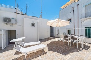 Family Apartment, Multiple Bedrooms (Dimora del Levante Monopoli) | Outdoor dining - Dimora del Levante Monopoli (Monopoli)