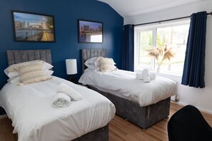 2 Schlafzimmer, Schreibtisch, Bügeleisen/Bügelbrett, kostenloses WLAN