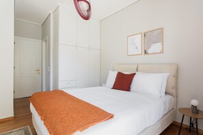 3 bedrooms, desk, iron/ironing board, free WiFi