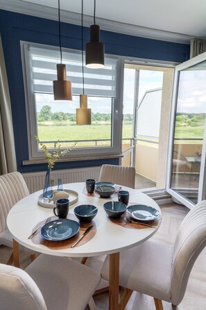 Dining - Barby apartment with Elbe view & balcony on the Elbe-Saale Cycle Path (Barby (Elbe))