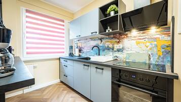 Mikrowelle, Ofen, Herdplatte, Geschirrspüler