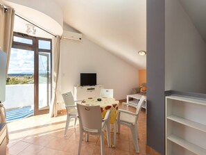Appartement (One Bedroom Apartment with Terrace an) | Salle Ă manger