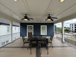 Outdoor dining - Luxury Medical District Home, EV Charger, Gated #1 (Augusta)