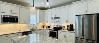 Luxury Medical District Home, EV Charger, Gated #1