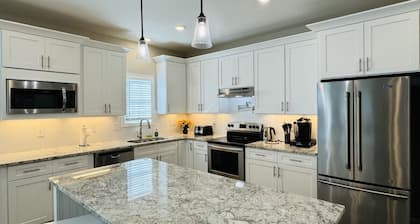 Luxury Medical District Home, EV Charger, Gated #1