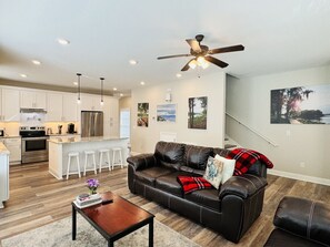 Unclassified image, 5 of 28, button