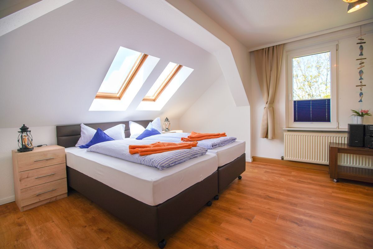 In-room safe, free WiFi, bed sheets