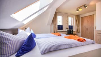 Comfort Apartment, Private Bathroom, City View (Apartment Seehund, 2OG) | 1 bedroom, in-room safe, free WiFi, bed sheets