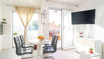 Apartment (Apartment Anka - One Bedroom Apartmen) | Dining room