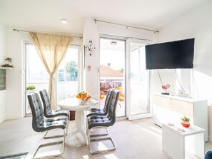 Apartament (Apartment Anka - One Bedroom Apartmen) | Menjador