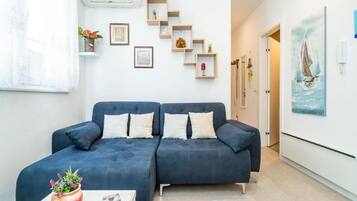 Apartment (Apartment Anka - One Bedroom Apartmen) | Wohnzimmer | 32-Zoll-Flachbildfernseher mit Kabelempfang
