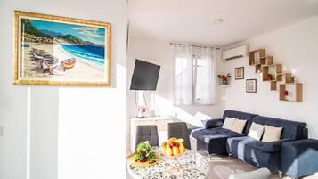 Apartment (Apartment Anka - One Bedroom Apartmen) | Wohnzimmer | 32-Zoll-Flachbildfernseher mit Kabelempfang