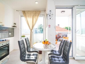 Apartment (Apartment Anka - One Bedroom Apartmen) | Ruang makan