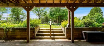 Hillside Haven Retreat: Sunroom & Pond Escape