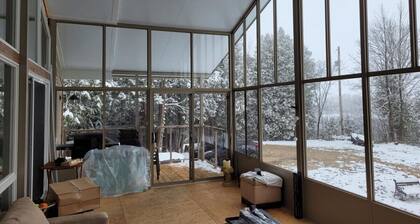 Hillside Haven Retreat: Sunroom & Pond Escape