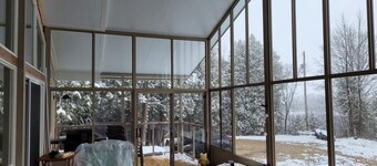 Hillside Haven Retreat: Sunroom & Pond Escape