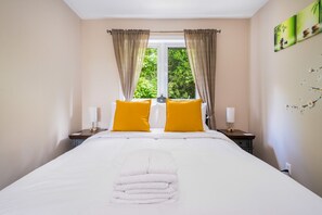 4 bedrooms, iron/ironing board, WiFi, bed sheets