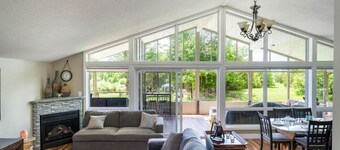 Hillside Haven Retreat: Sunroom & Pond Escape