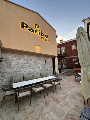 朝食 (テイクアウト)、毎日提供 (無料)