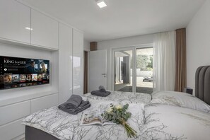 Appartement familial, plusieurs chambres, face à la mer (Spacious Pool Apartment Crikvenica) | 3 chambres, fer et planche à repasser, accès au Wi-Fi (inclus)