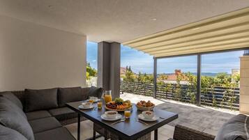 Family Apartment, Multiple Bedrooms, Sea Facing (Spacious Pool Apartment Crikvenica) | Outdoor dining