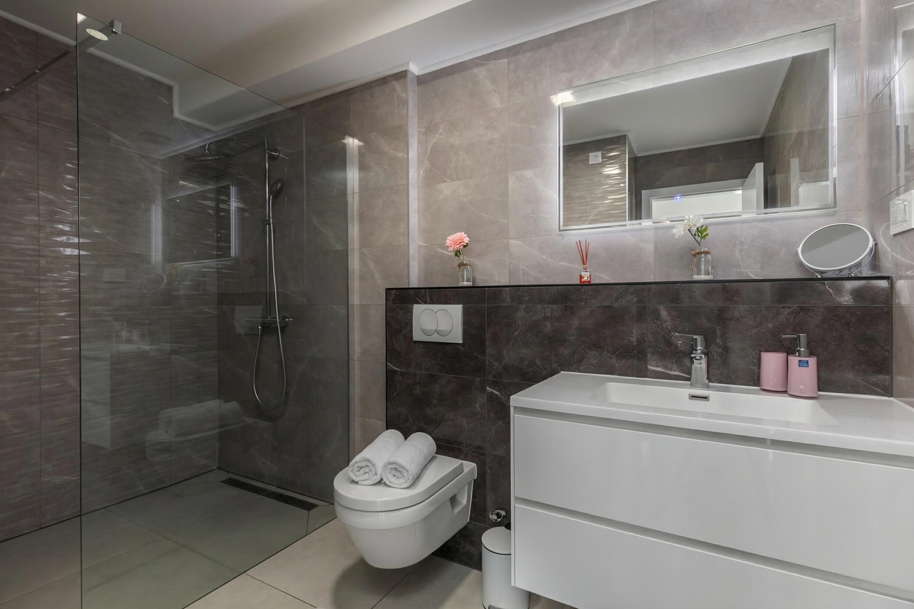 Family Apartment, Multiple Bedrooms, Sea Facing (Spacious Pool Apartment Crikvenica) | Bathroom | Shower, hair dryer, towels, soap