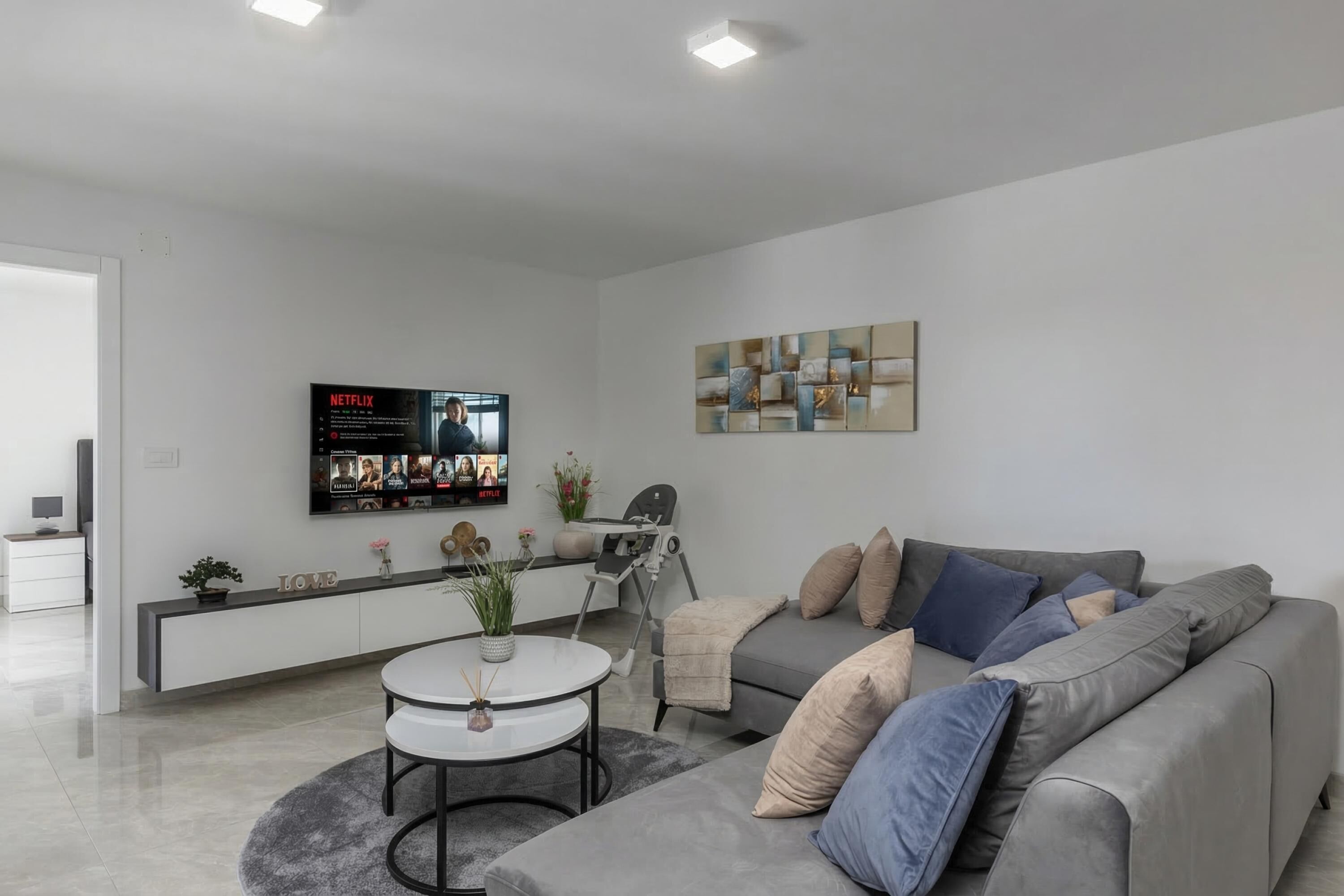 Familienapartment, Mehrere Schlafzimmer, Meerseite (Spacious Pool Apartment Crikvenica) | Wohnbereich | Flachbildfernseher