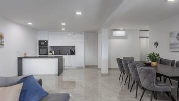 Familjelägenhet - flera sovrum - mot havet (Spacious Pool Apartment Crikvenica) | Restauranger