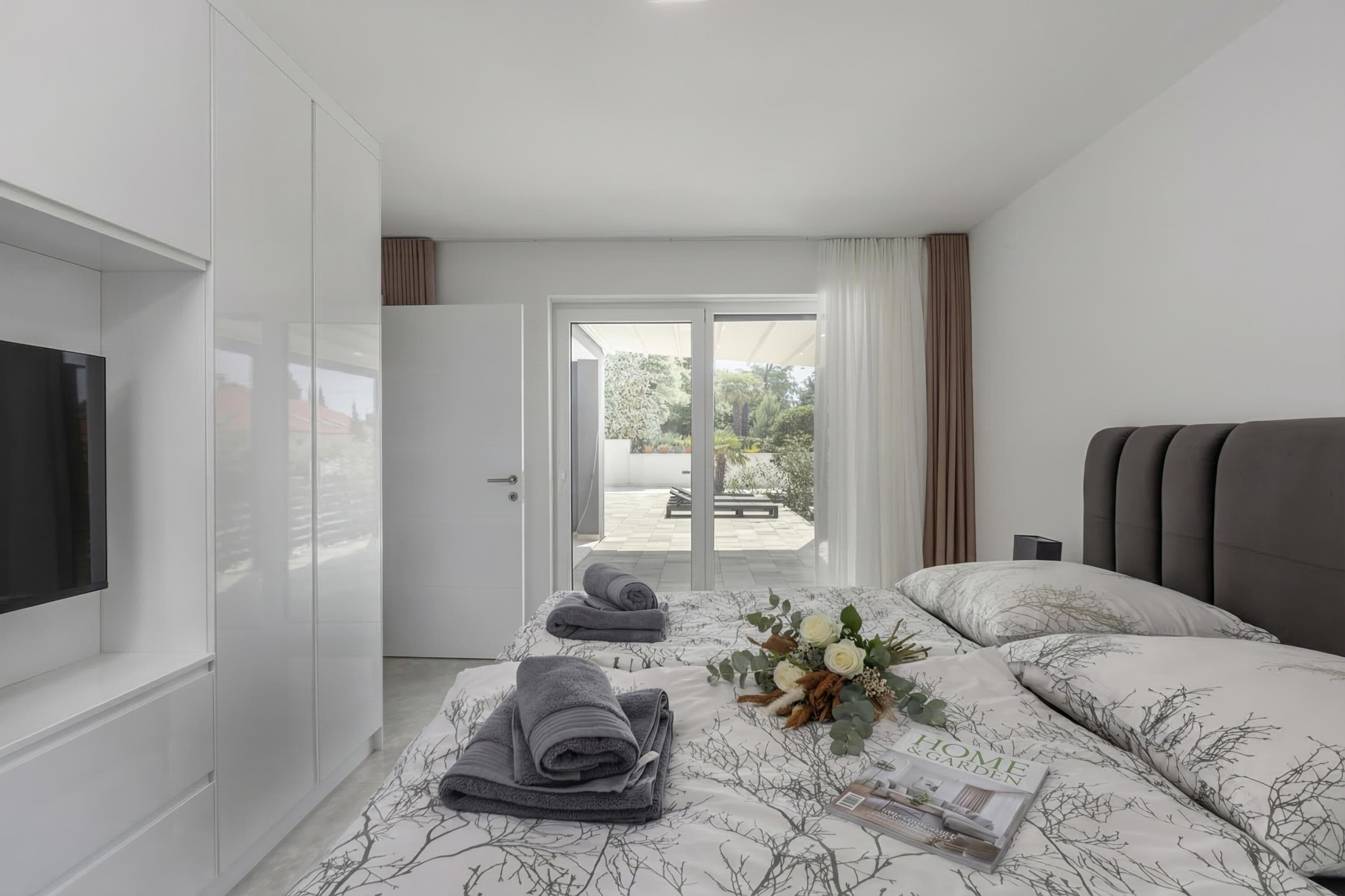 Familie appartement, meerdere slaapkamers, uitzicht op zee (Spacious Pool Apartment Crikvenica) | 3 slaapkamers, een strijkplank/strijkijzer, gratis wifi, beddengoed