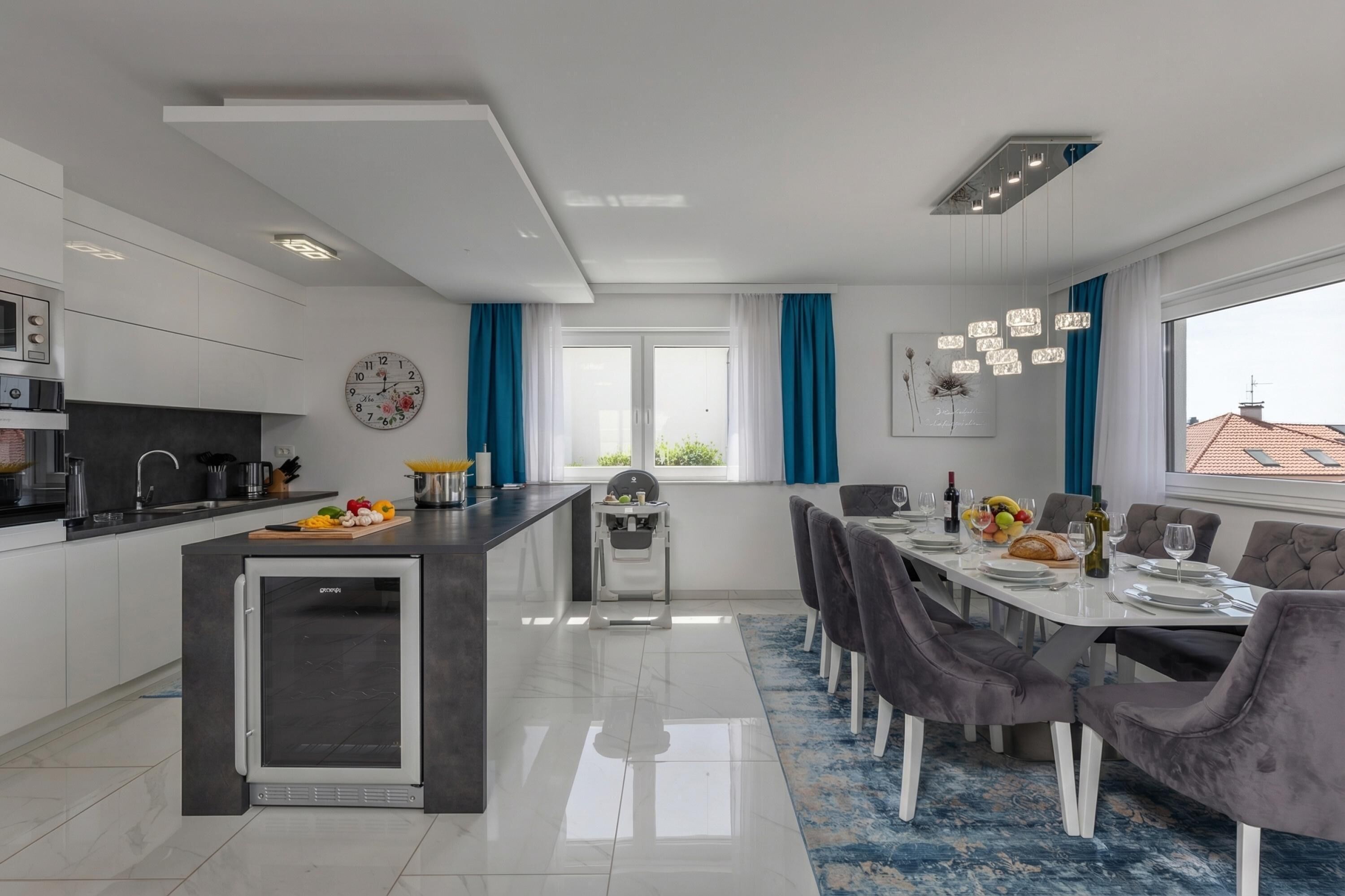 Family Apartment, Multiple Bedrooms, Sea Facing (Luxury Pool Apartment With Sea View) | Private kitchen | Fridge, microwave, oven, stovetop