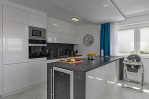 Family Apartment, Multiple Bedrooms, Sea Facing (Luxury Pool Apartment With Sea View) | Private kitchen | Fridge, microwave, oven, stovetop - Luxury Pool Apartment With Sea View (Crikvenica)