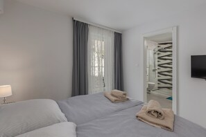 3 chambres, fer et planche à repasser, Wi-Fi gratuit, draps fournis