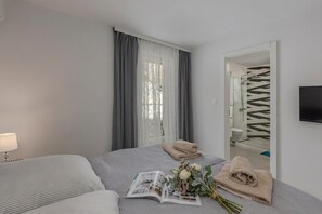 Family Apartment, Multiple Bedrooms, Sea Facing (Luxury Pool Apartment With Sea View)