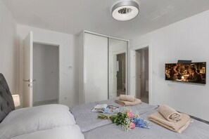 Family Apartment, Multiple Bedrooms, Sea Facing (Luxury Pool Apartment With Sea View) | 3 bedrooms, iron/ironing board, free WiFi, bed sheets - Luxury Pool Apartment With Sea View (Crikvenica)