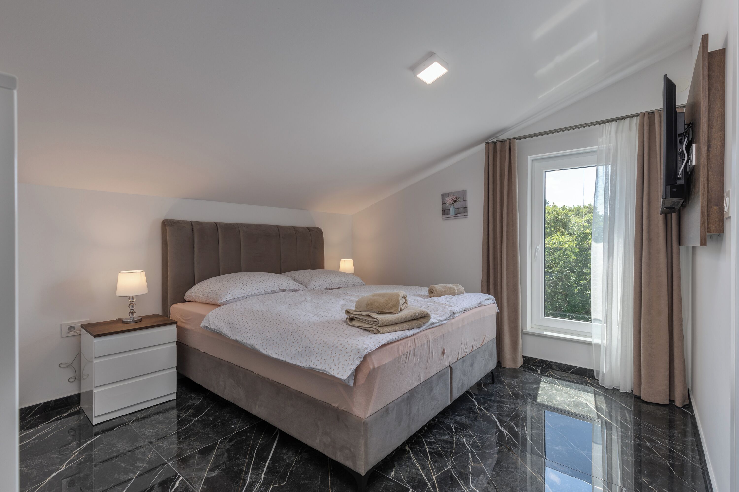 Familjelägenhet - flera sovrum - mot havet (Pool Apartment Panorama) | 3 sovrum, strykjärn/strykbräda, gratis wi-fi och sängkläder