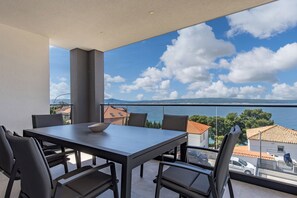 Outdoor dining - Pool Apartment Sunset With Sea View (Crikvenica)