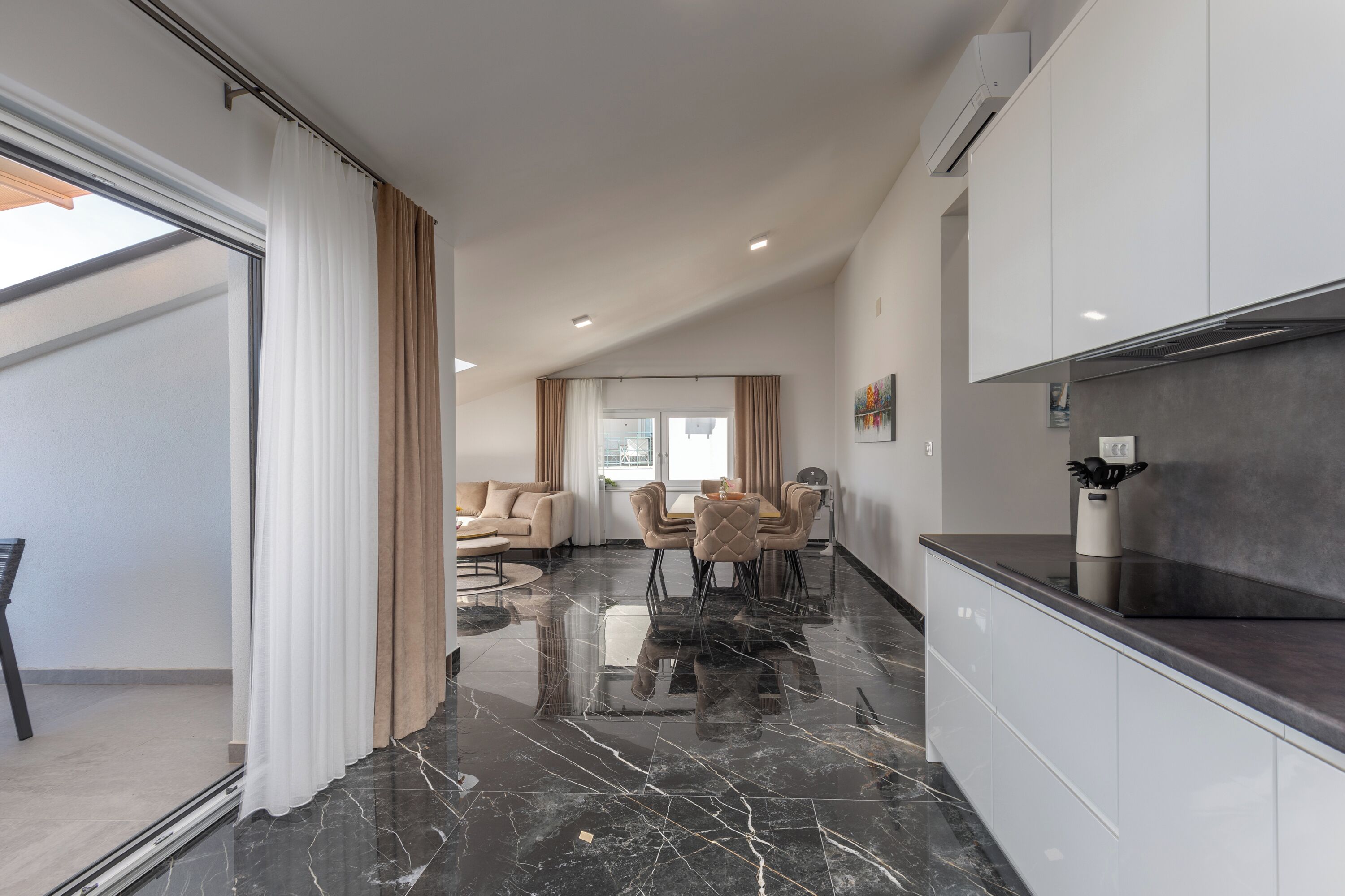 Familienapartment, Mehrere Schlafzimmer, Meerseite (Pool Apartment Panorama) | Eigene Küche | Kühlschrank, Mikrowelle, Ofen, Herdplatte