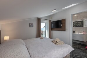 家庭公寓, 多间卧室, 临海 (Pool Apartment Panorama) | 3 多间卧室、熨斗/熨衣板、免费 WiFi  、床单