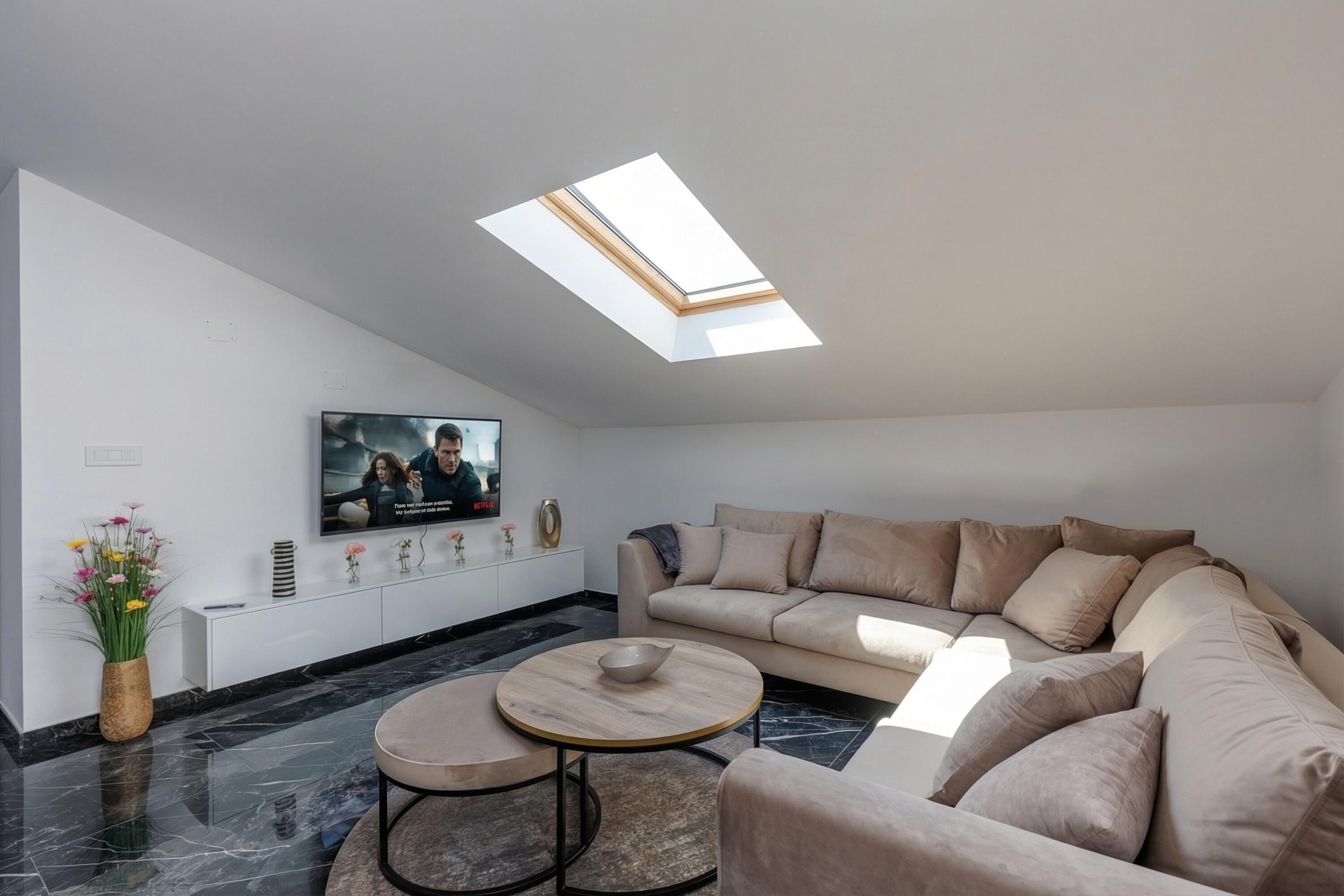 Familjelägenhet - flera sovrum - mot havet (Pool Apartment Panorama) | Vardagsrum | 21-tums platt-tv med digitalkanaler och tv