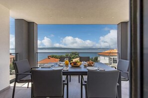 อพาร์ทเมนท์สำหรับครอบครัว, หลายห้องนอน, หันหน้าสู่ทะเล (Pool Apartment Sunset With Sea View) | ร้านอาหาร