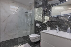 Appartement Familial, plusieurs chambres, vue mer (Pool Apartment Panorama) | Salle de bain