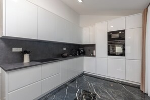 Appartement Familial, plusieurs chambres, vue mer (Pool Apartment Panorama) | Cuisine privée